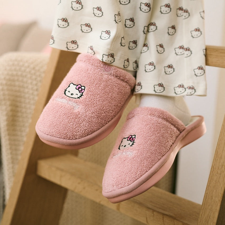 TBH×Hello Kitty スリッパ Hello Kitty x Brunch Essential Slipper (Pink Berry)